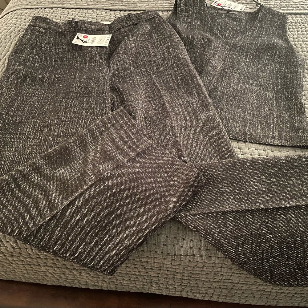 Zara 2 piece pants/vest set: perfect for the fall early winter.
